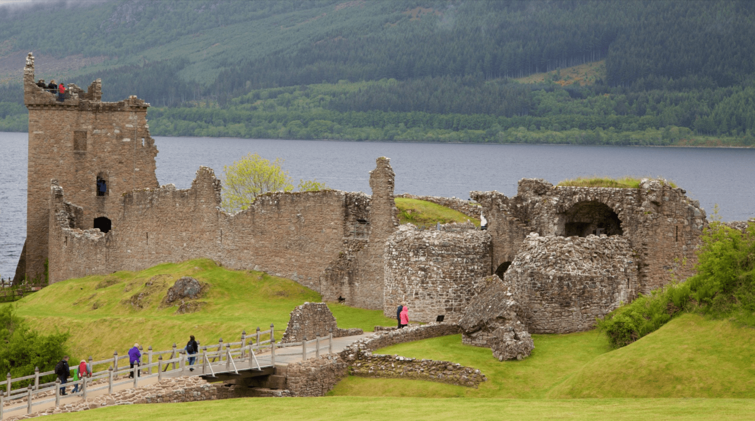 A Travel Guide to Inverness and the Best Views of Loch Ness